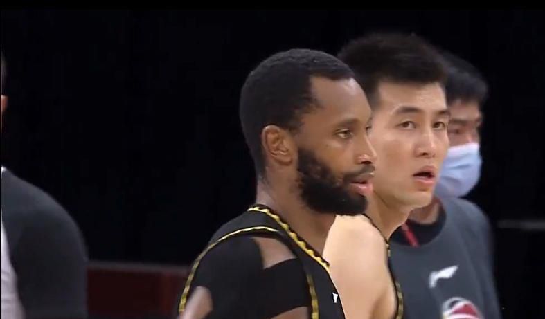 西班牙悬疑大师再出手，新作时空交错逻辑缜密西部片《世界新闻》将会在今年的圣诞节上映西尔莎;罗南联手;小丑女玛歌特;罗比、乔;阿尔文主演新作《玛丽女王》首曝极清剧照